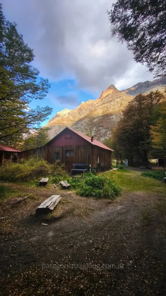 refugio piedra del fraile dormi el chalten