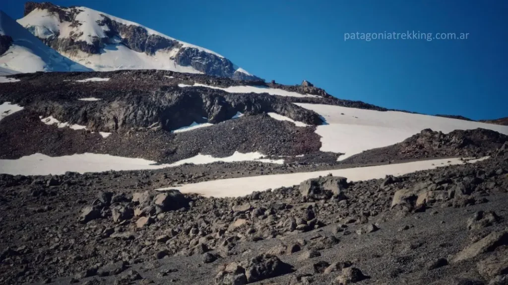 Ascenso al refugio viejo del cerro Tronador: dos días entre barro, bosque y hielo 15 camino refugio viejo tronador vista refu