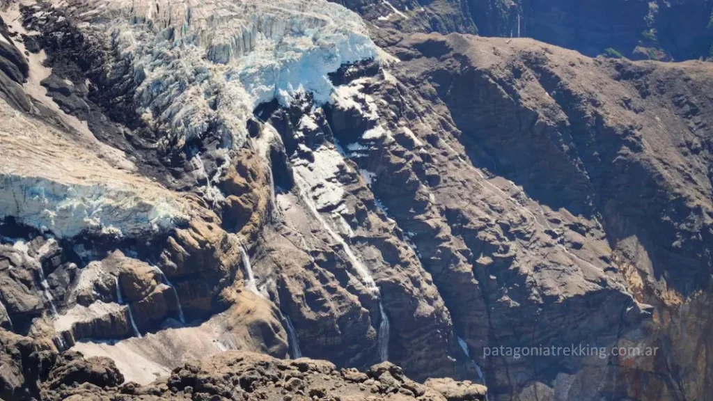 Ascenso al refugio viejo del cerro Tronador: dos días entre barro, bosque y hielo 22 glaciar manso