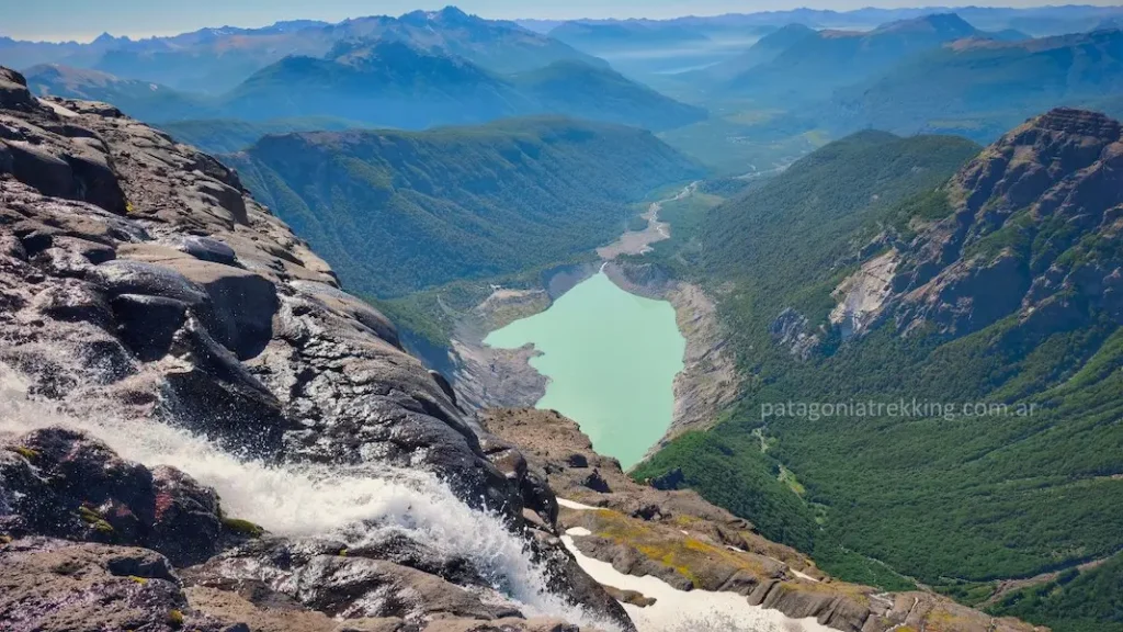 Ascenso al refugio viejo del cerro Tronador: dos días entre barro, bosque y hielo 21 refugio viejo vista ventisquero