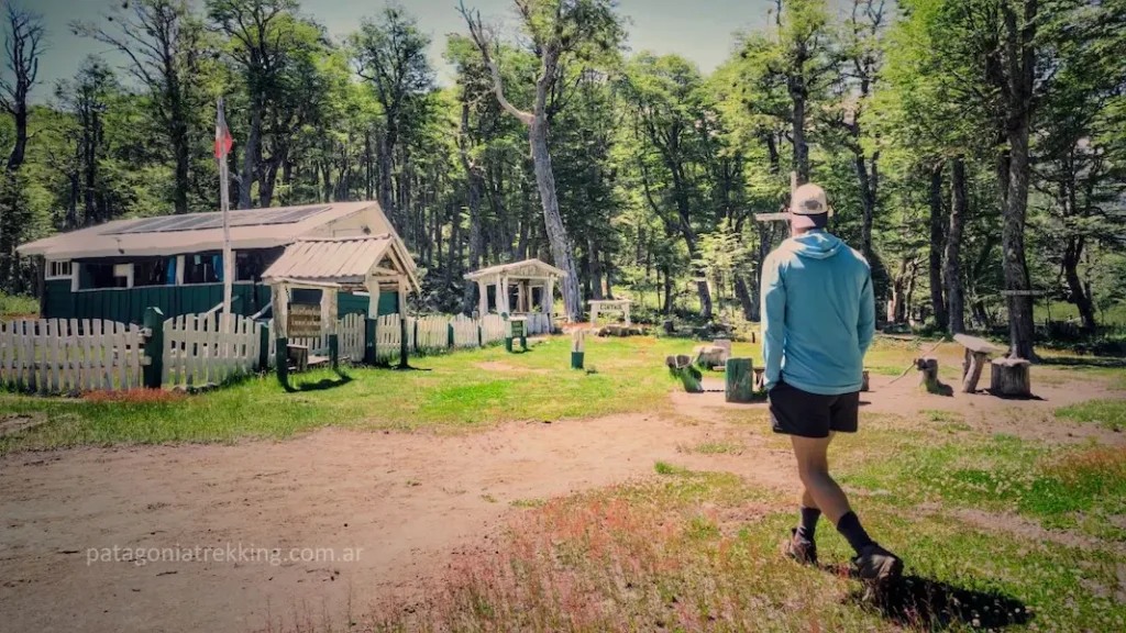 Ascenso al refugio viejo del cerro Tronador: dos días entre barro, bosque y hielo 11 refugio viejo tronador carabineros
