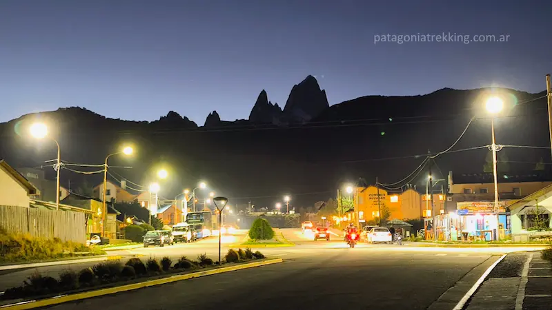 El Chaltén: De Piedra del Fraile a Poincenot por el mirador del glaciar Piedras Blancas 31 el chalten ciudad atardecer