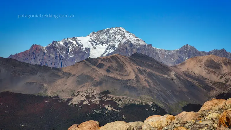 loma de las pizarras el chalten pliegue tumbado