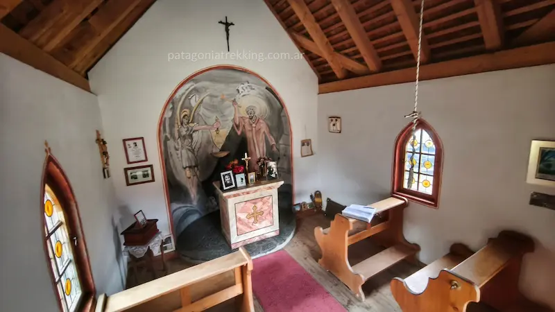 Guía de supervivencia en El Chaltén 16 el chalten capilla escaladores interior