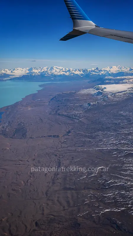 Guía de supervivencia en El Chaltén 19 el chalten desde el avion