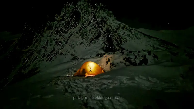 Laguna Negra Bariloche invierno acampe nieve