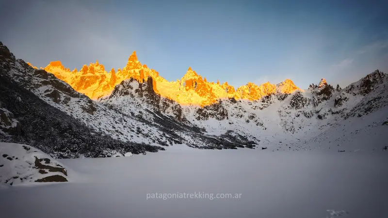 Refugio Frey en invierno 24 refugio frey invierno amanece agujas