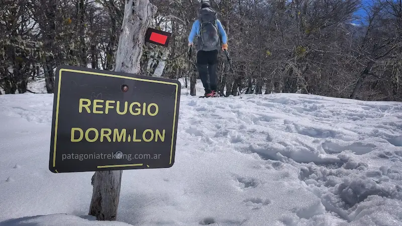 Cerro Dormilón en invierno 17 refugio dormilon cartel