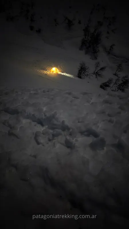 Cerro López y Pico Turista en invierno 35 cerro lopez invierno noche carpa