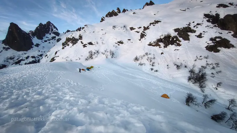Cerro López y Pico Turista en invierno 19 cerro lopez invierno zona acampe carpas