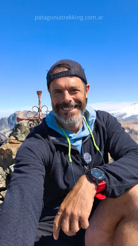 El equipo que uso para caminar la Patagonia 35 Buzo Jacarandá de Lippi