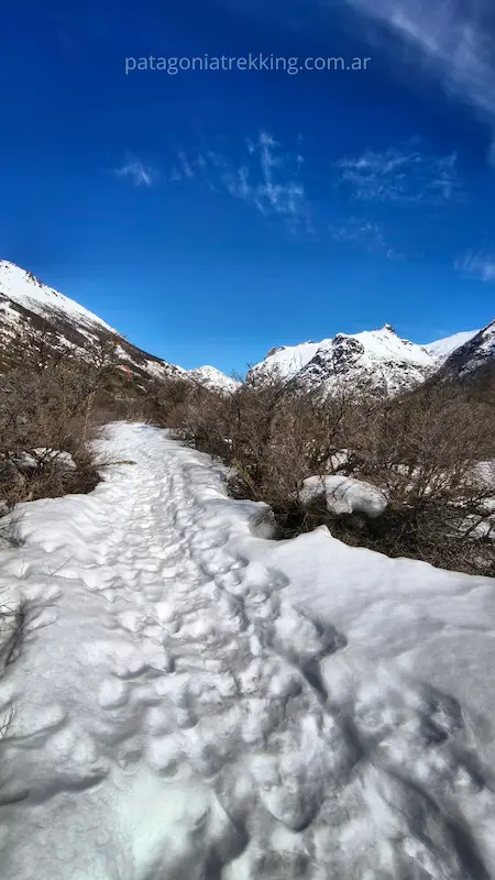 Refugio Jakob en invierno 10 refugio jakob invierno sendero nevado