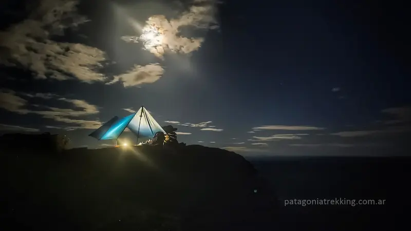 Noche en Montura Chilena y regreso en la niebla 24 montura chilena tarp